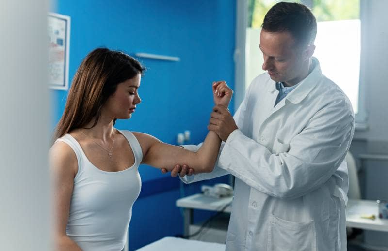 Consulta de traumatología y ortopedia ofrecida por Dr. Lenin Fredi Ocampo Mujica